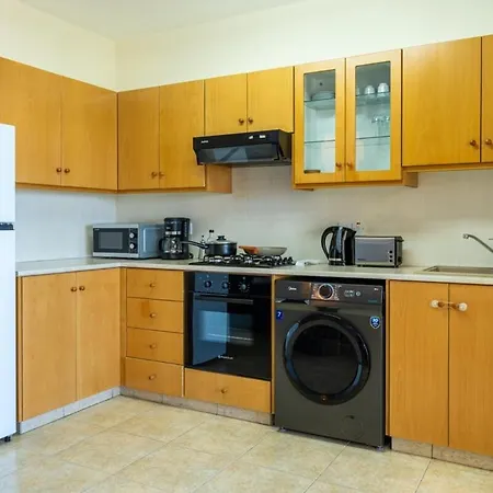 Bayview 2-br W Terrace In Daire *