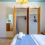 Bayview 2-br W Terrace In Apartment *