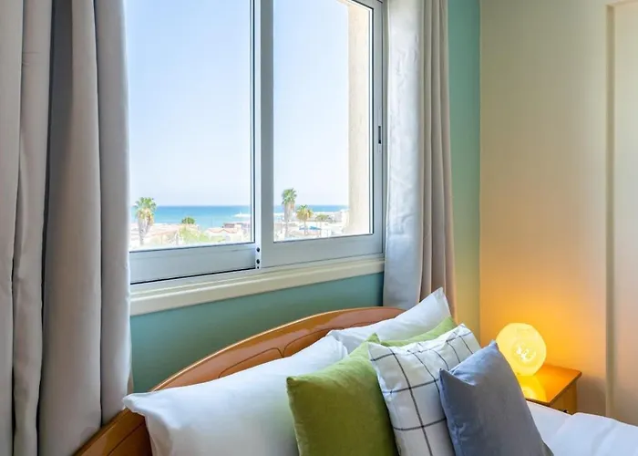 アパート Bayview 2-br W Terrace In ラルナカ