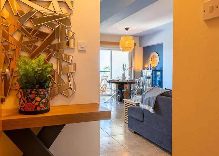 Bayview 2-br W Terrace In アパート ラルナカ