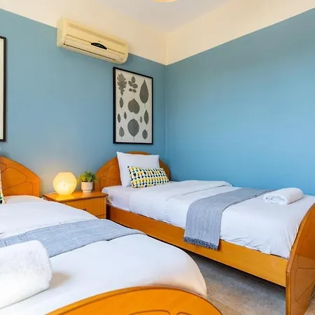 Bayview 2-br W Terrace In לרנקה